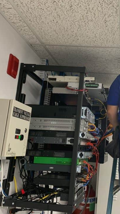 NOMAMEX - Instalacion de equipo de Red en una placa para ordener y tener un acceso eficiente