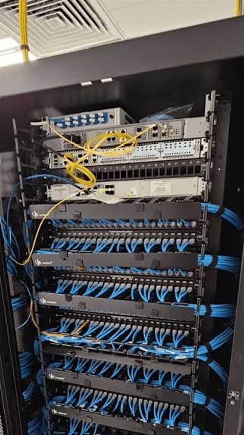 NOMAMEX - Instalacion de equipo de Red en un rack cerrado para evitar contaminacion de polvo